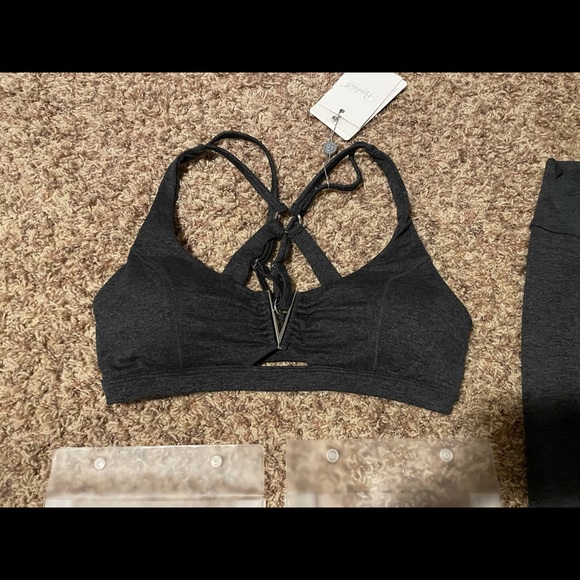 SOLD Bombshell Sportswear Leggings & Bra Set Large - Picture 6 of 11